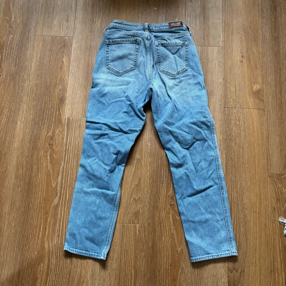 Hollister Ultra High Rise Mom Jeans Tapered Leg Crop Light Wash W27 Short - Picture 7 of 7